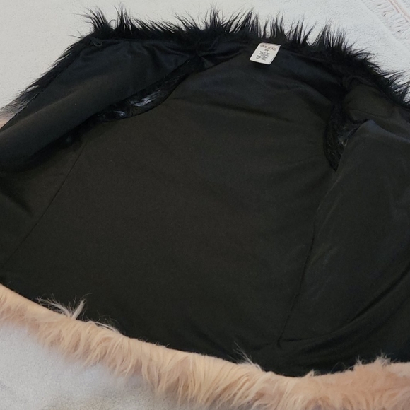 Girls 5T Furry Pink/Peach Colored Vest - Picture 4 of 8